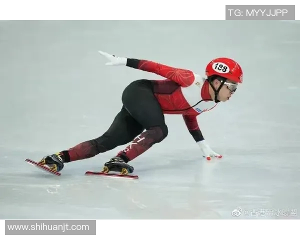 日本足球明星背影图展现的坚韧与梦想的追逐之路