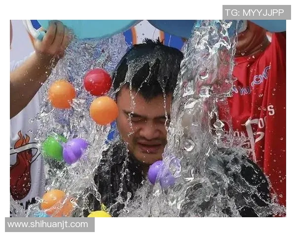 足球明星冰桶挑战赛引发热潮众多球员纷纷接力点名参与